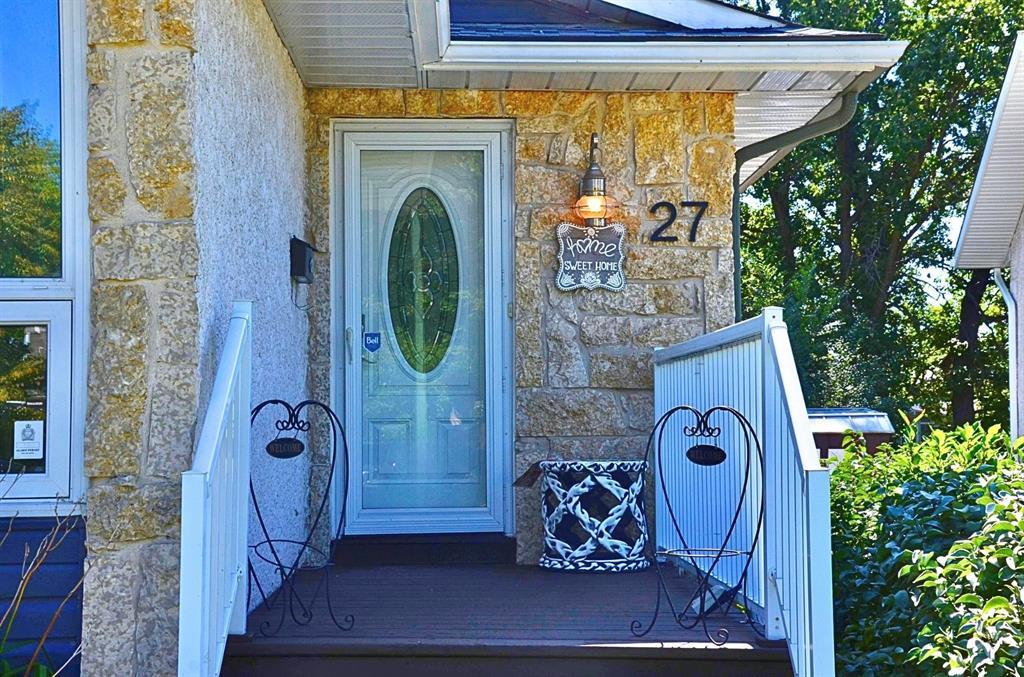 27 Delorme Bay, Winnipeg, Manitoba  R3V 1R3 - Photo 1 - 202521540
