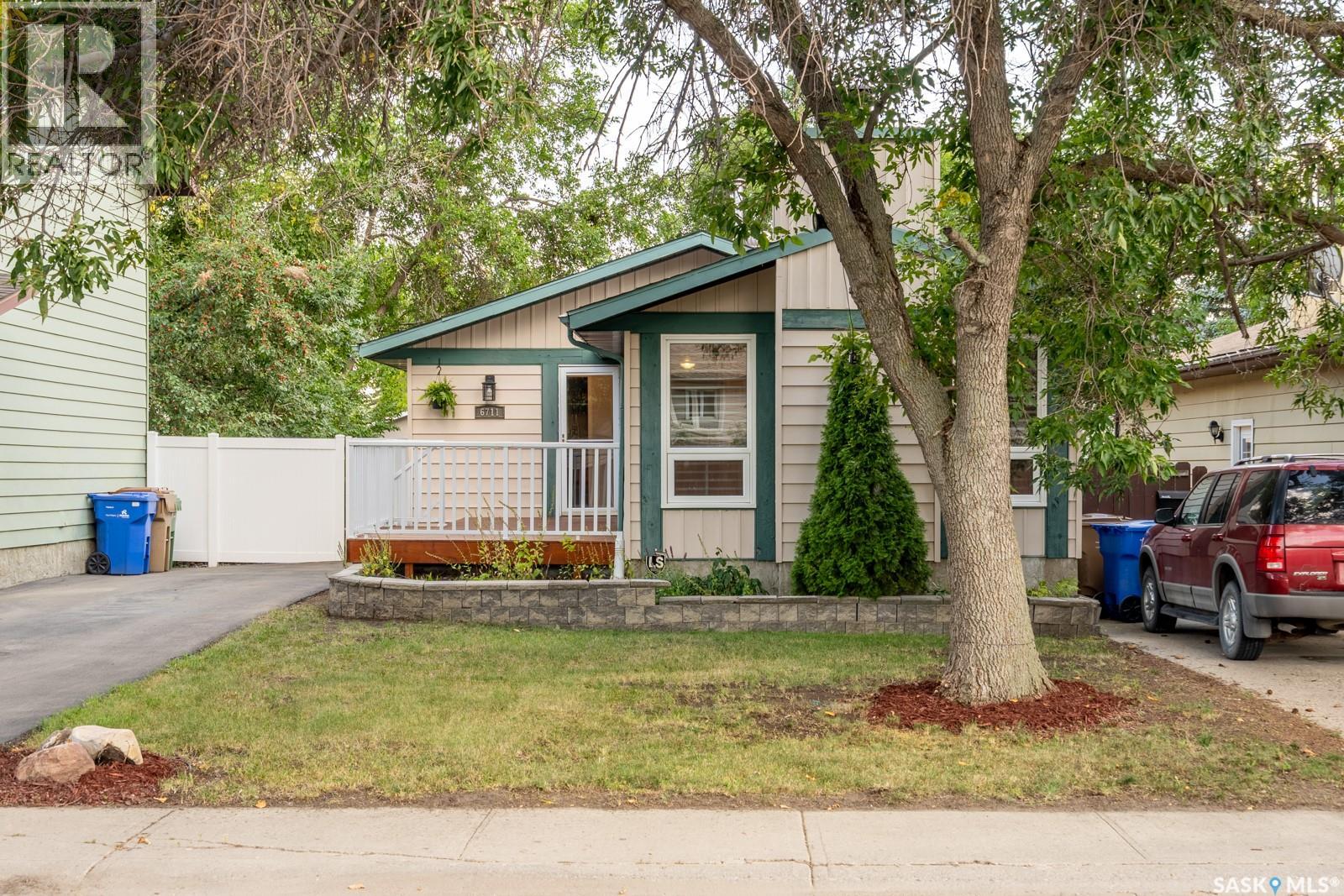 6711 Collins Bay, Regina, Saskatchewan  S4X 1T1 - Photo 1 - SK016724