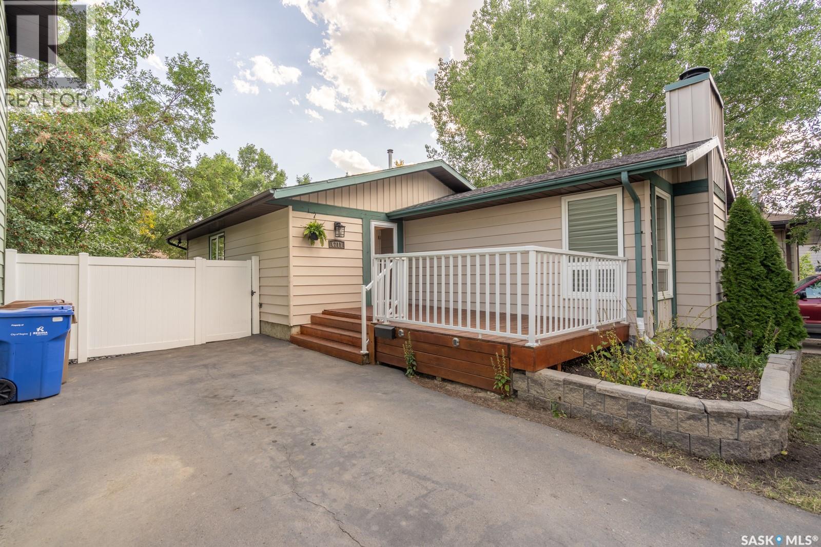 6711 Collins Bay, Regina, Saskatchewan  S4X 1T1 - Photo 2 - SK016724