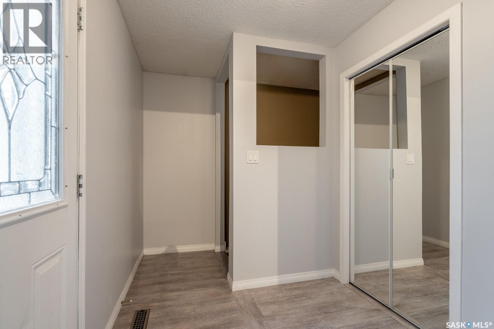 6711 Collins Bay, Regina, Saskatchewan  S4X 1T1 - Photo 4 - SK016724