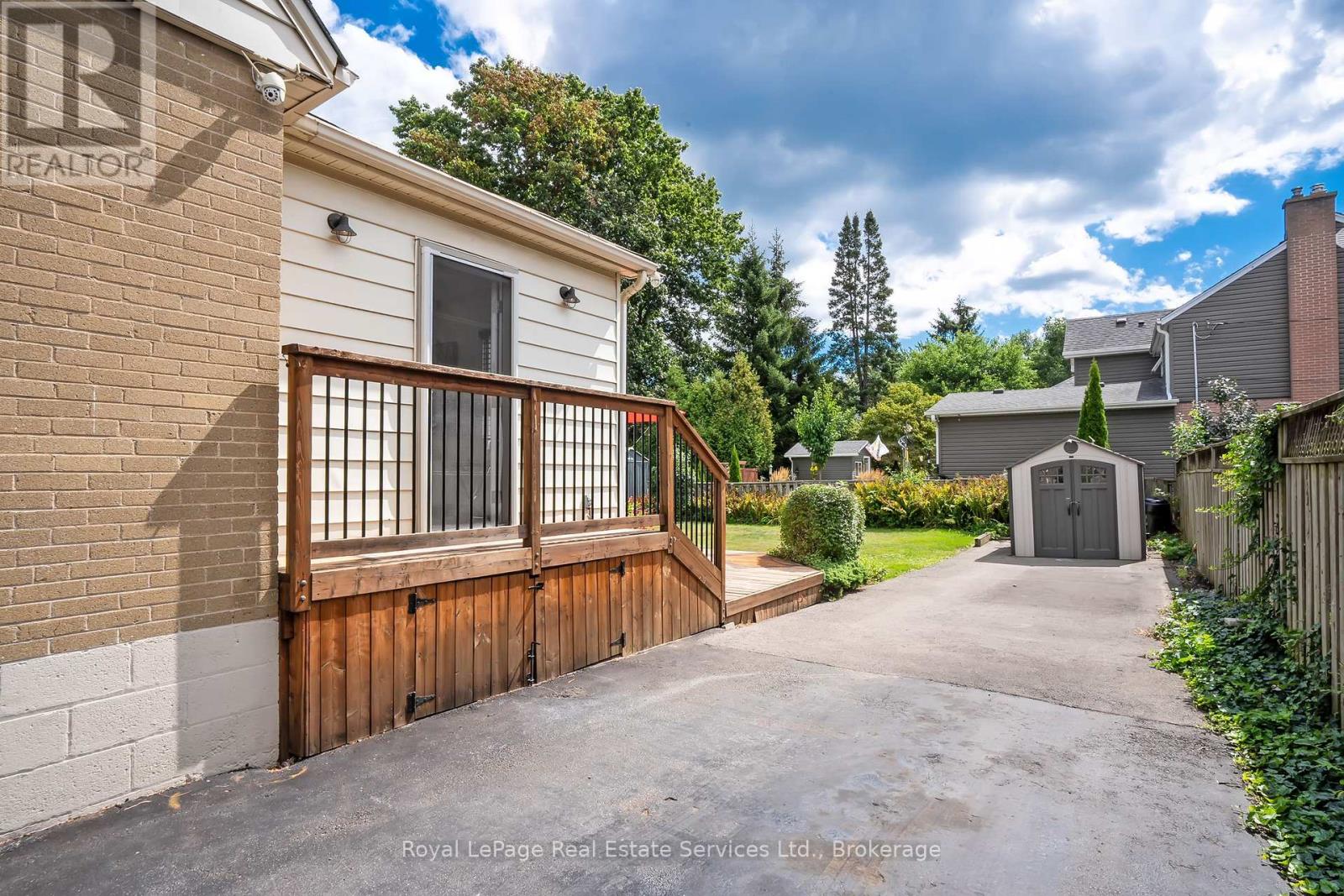 2260 New Street, Burlington, Ontario  L7R 1J3 - Photo 21 - W12365900