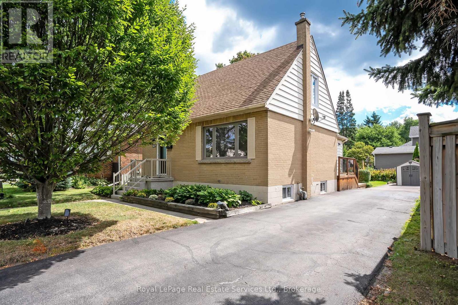 2260 New Street, Burlington, Ontario  L7R 1J3 - Photo 3 - W12365900