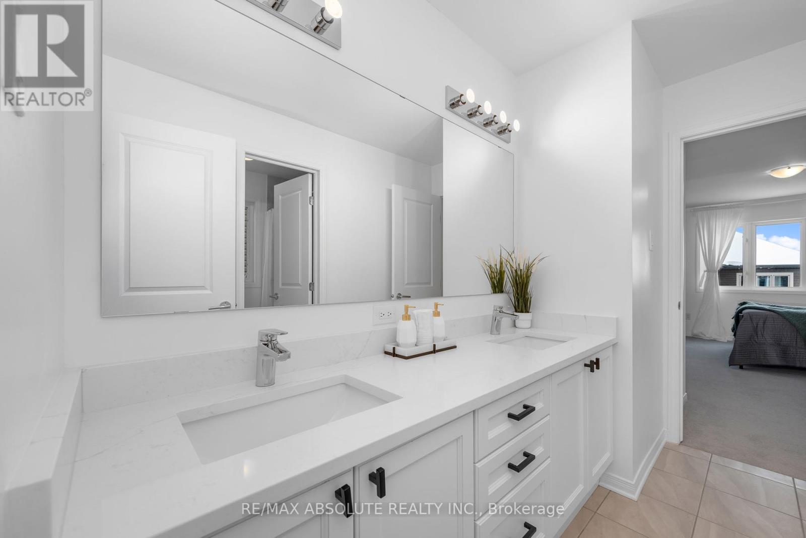 208 Rover Street, Ottawa, Ontario  K2S 1S3 - Photo 36 - X12365890