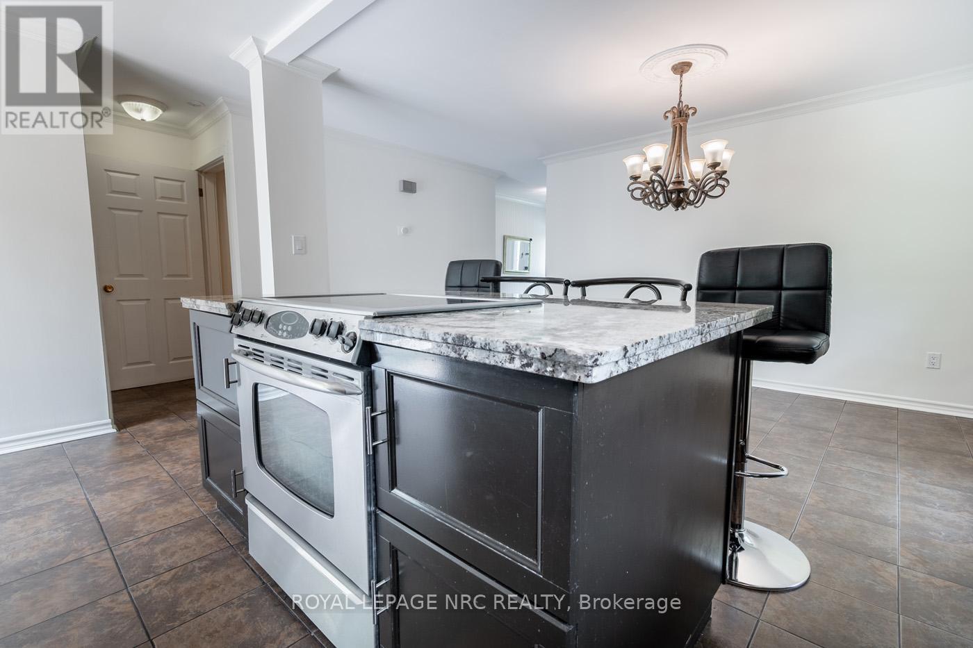 115 Edgar Street, Welland, Ontario  L3C 1S9 - Photo 14 - X12365901