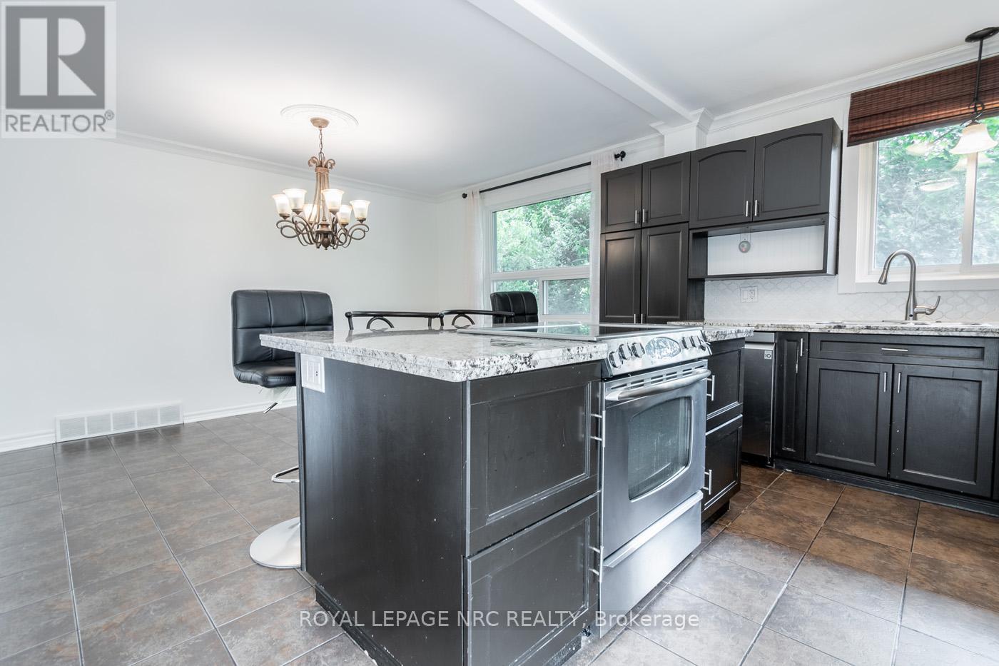 115 Edgar Street, Welland, Ontario  L3C 1S9 - Photo 15 - X12365901