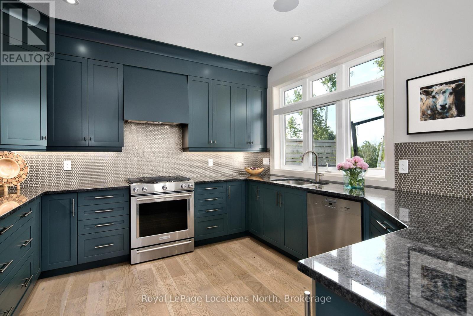147 West Ridge Drive, Blue Mountains, Ontario  N0H 2P0 - Photo 11 - X12365913