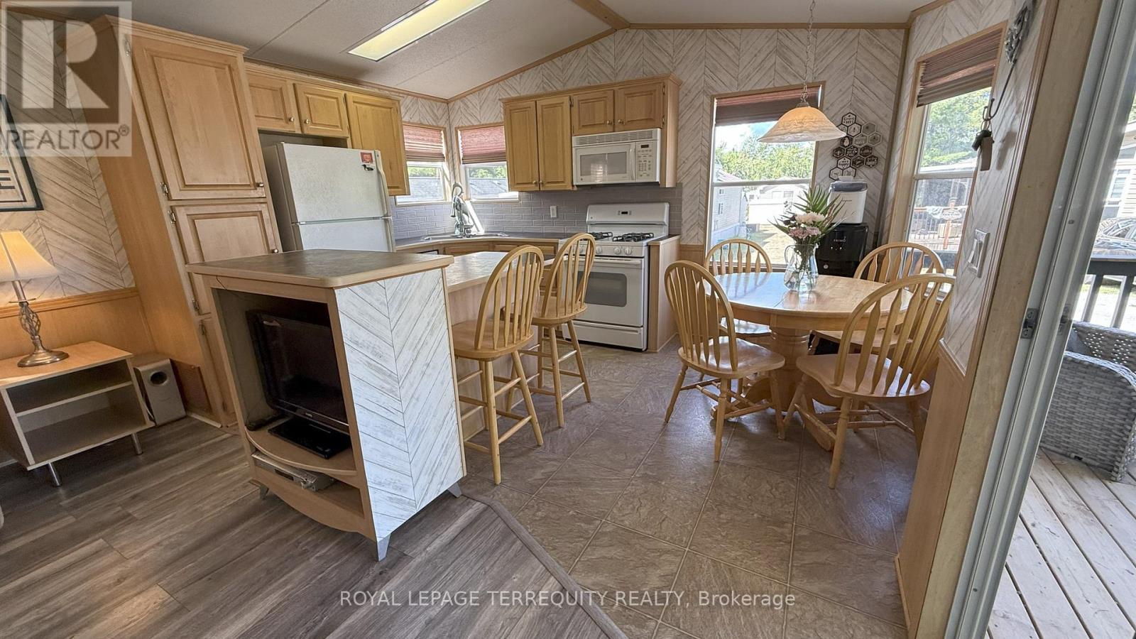 328 Rockview Road, Selwyn, Ontario  K0L 2H0 - Photo 7 - X12365904