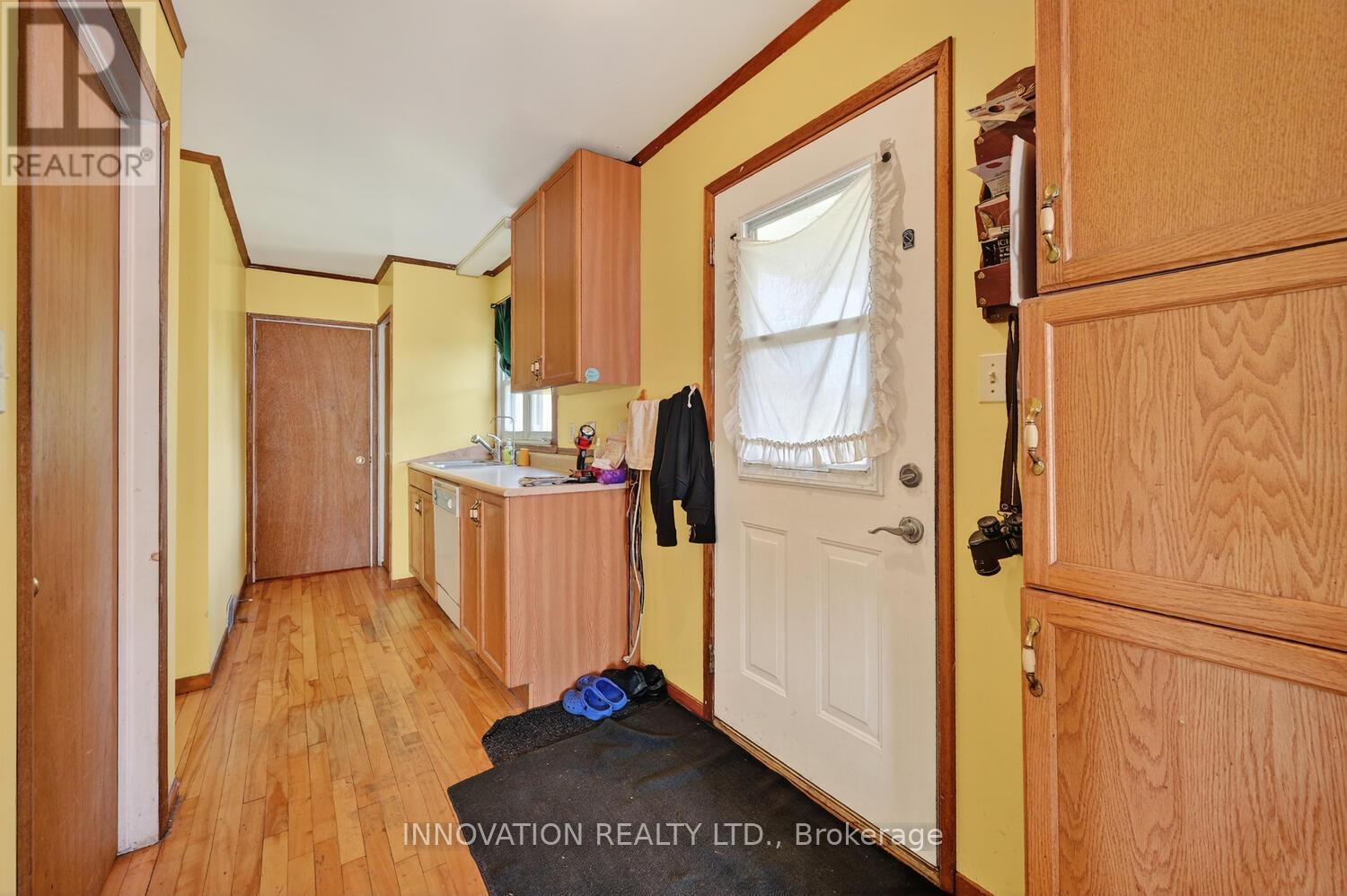 15890 Dixon Road, South Stormont, Ontario  K0C 1R0 - Photo 3 - X12365917