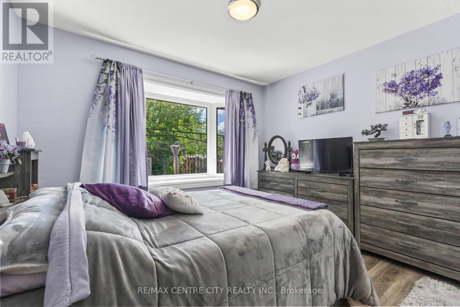 241 Forest Avenue, St. Thomas, Ontario  N5R 2K5 - Photo 10 - X12365928