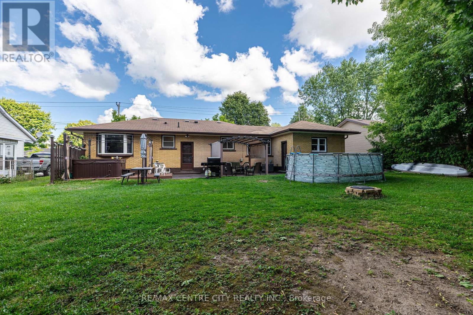 241 Forest Avenue, St. Thomas, Ontario  N5R 2K5 - Photo 24 - X12365928