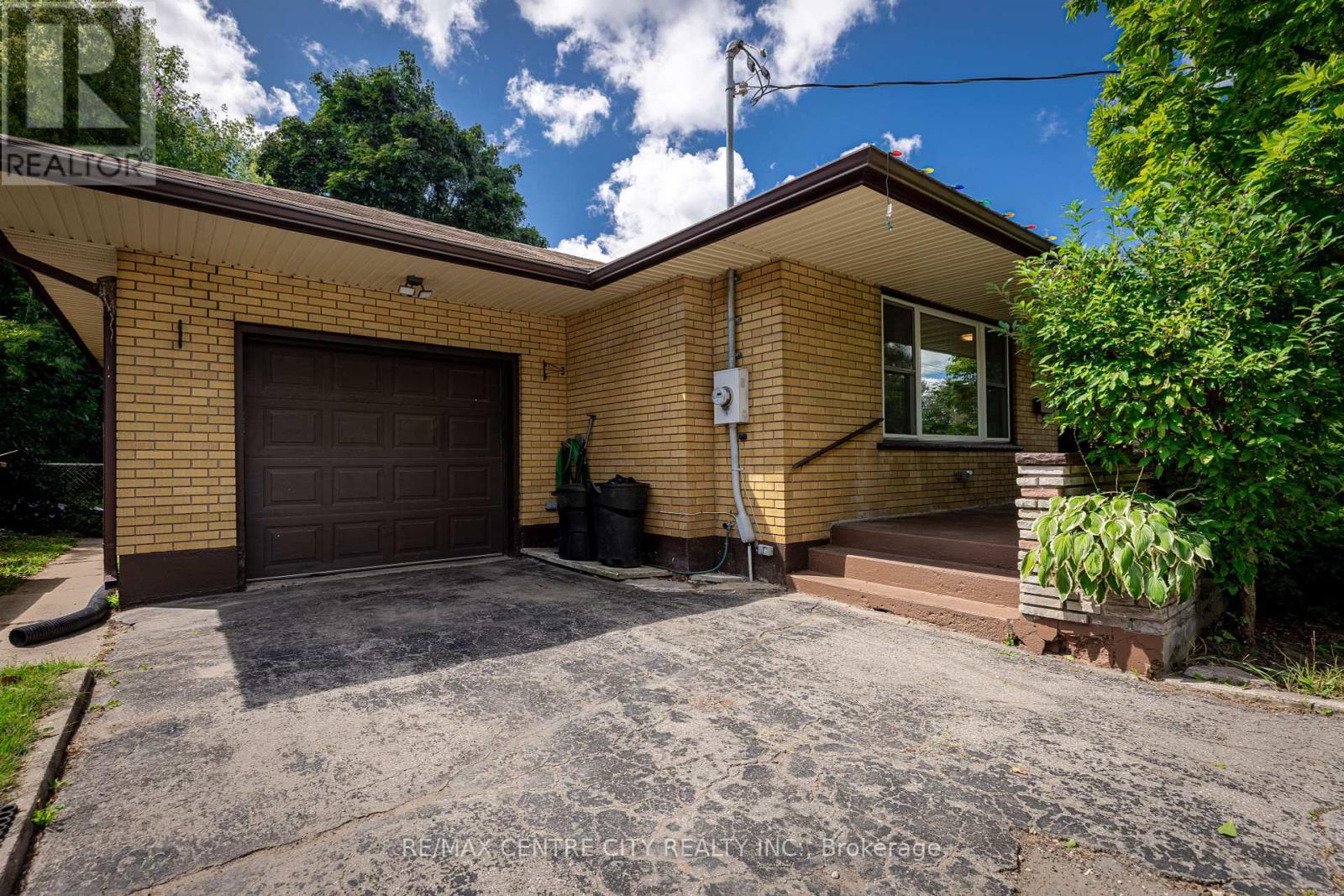 241 Forest Avenue, St. Thomas, Ontario  N5R 2K5 - Photo 3 - X12365928