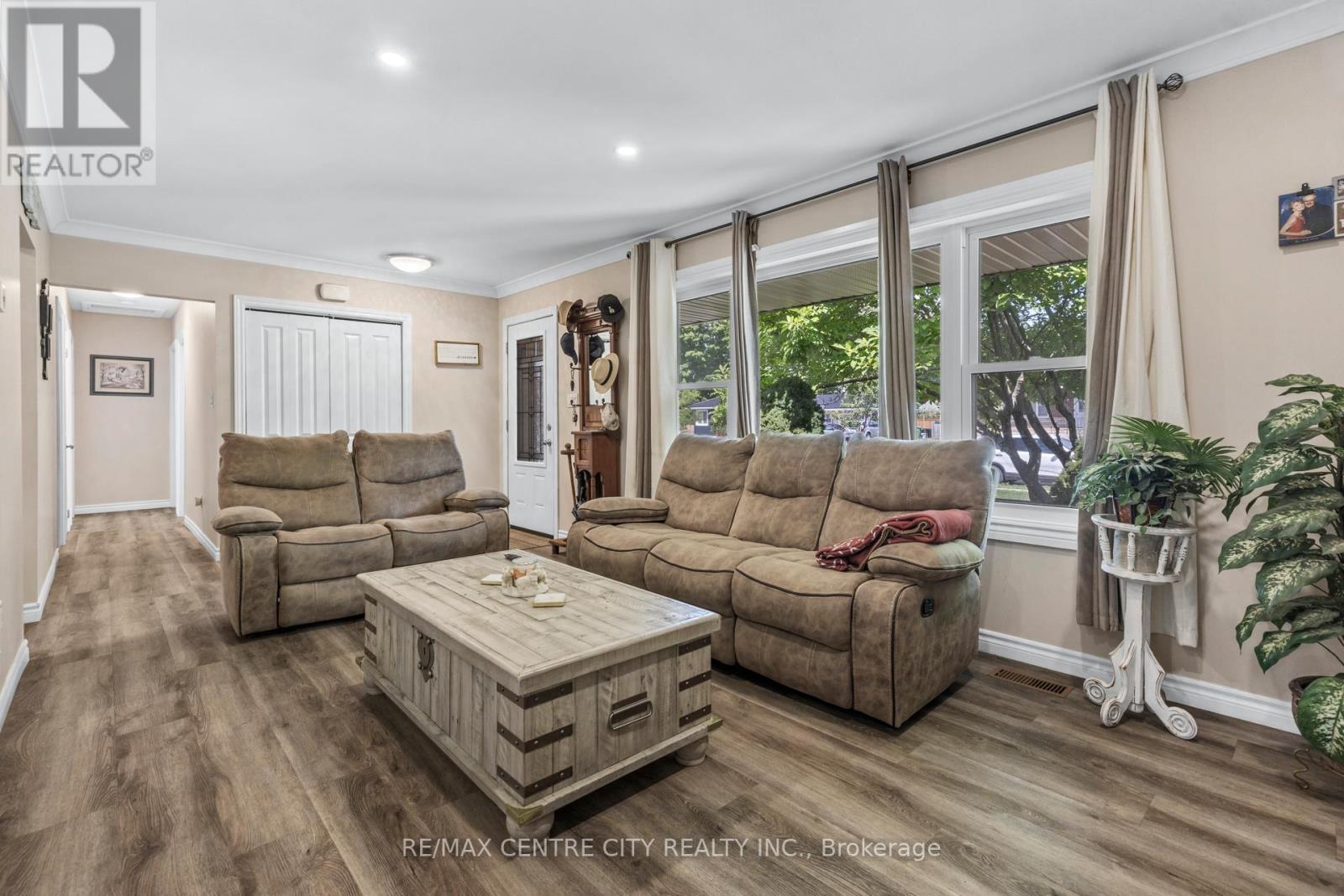 241 Forest Avenue, St. Thomas, Ontario  N5R 2K5 - Photo 6 - X12365928
