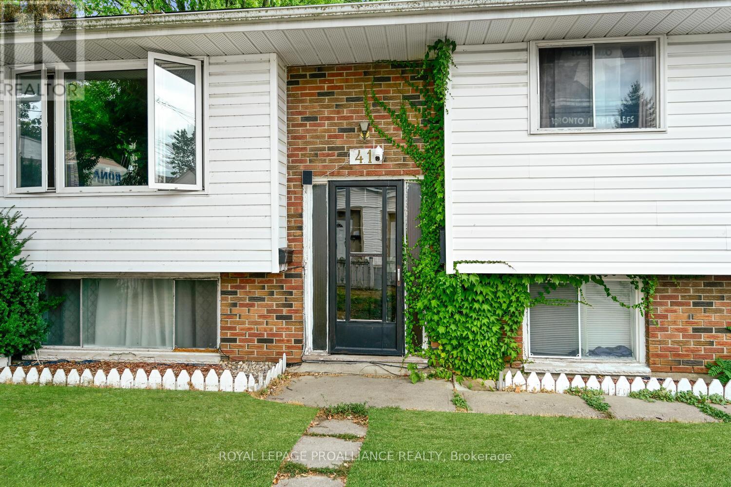 41 Bartholomew Street, Brockville, Ontario  K6V 2R5 - Photo 5 - X12360791