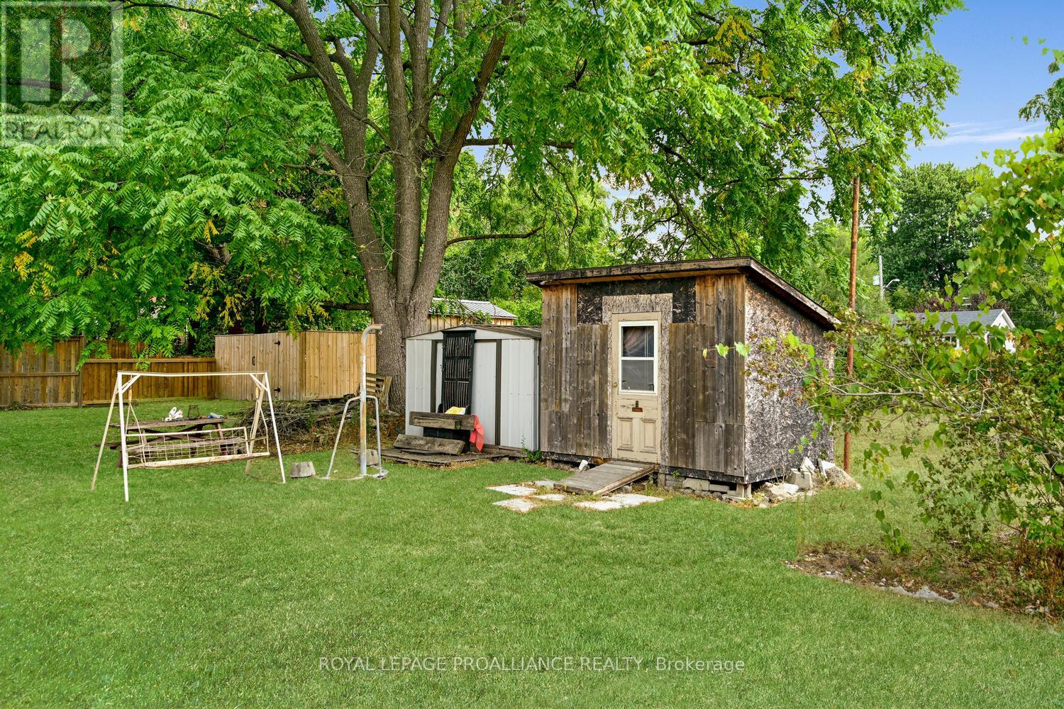41 Bartholomew Street, Brockville, Ontario  K6V 2R5 - Photo 8 - X12360791