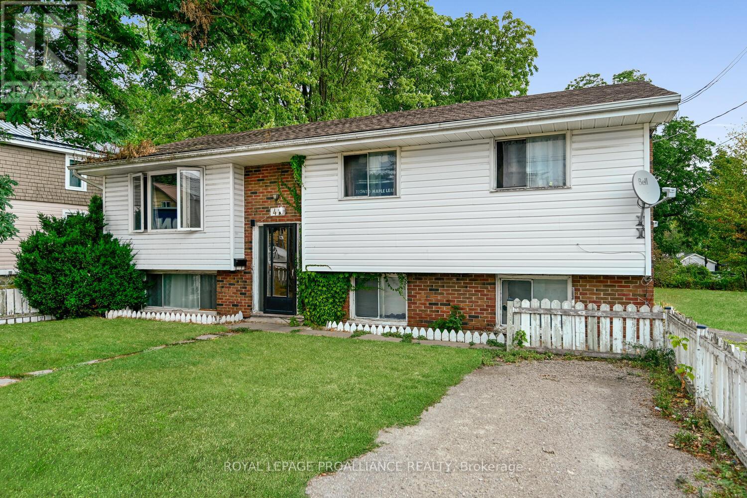 41 Bartholomew Street, Brockville, Ontario  K6V 2R5 - Photo 3 - X12360791