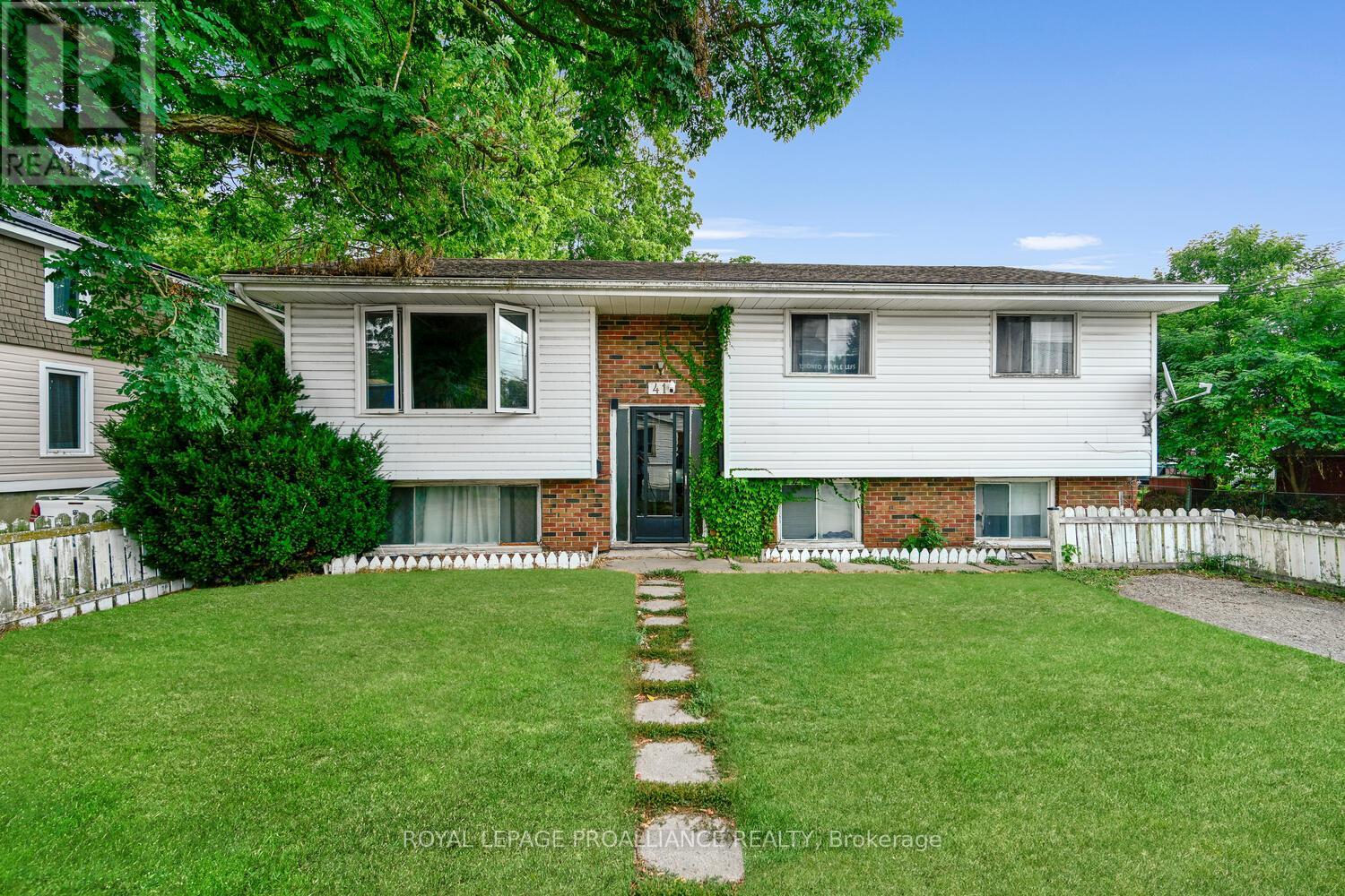 41 BARTHOLOMEW STREET, Brockville, Ontario