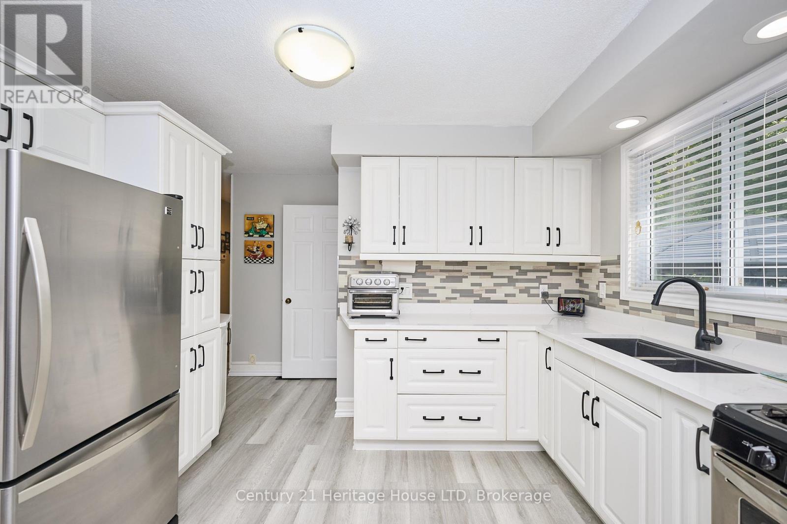 48 Loyalist Drive, Welland, Ontario  L3C 2Y1 - Photo 7 - X12365944