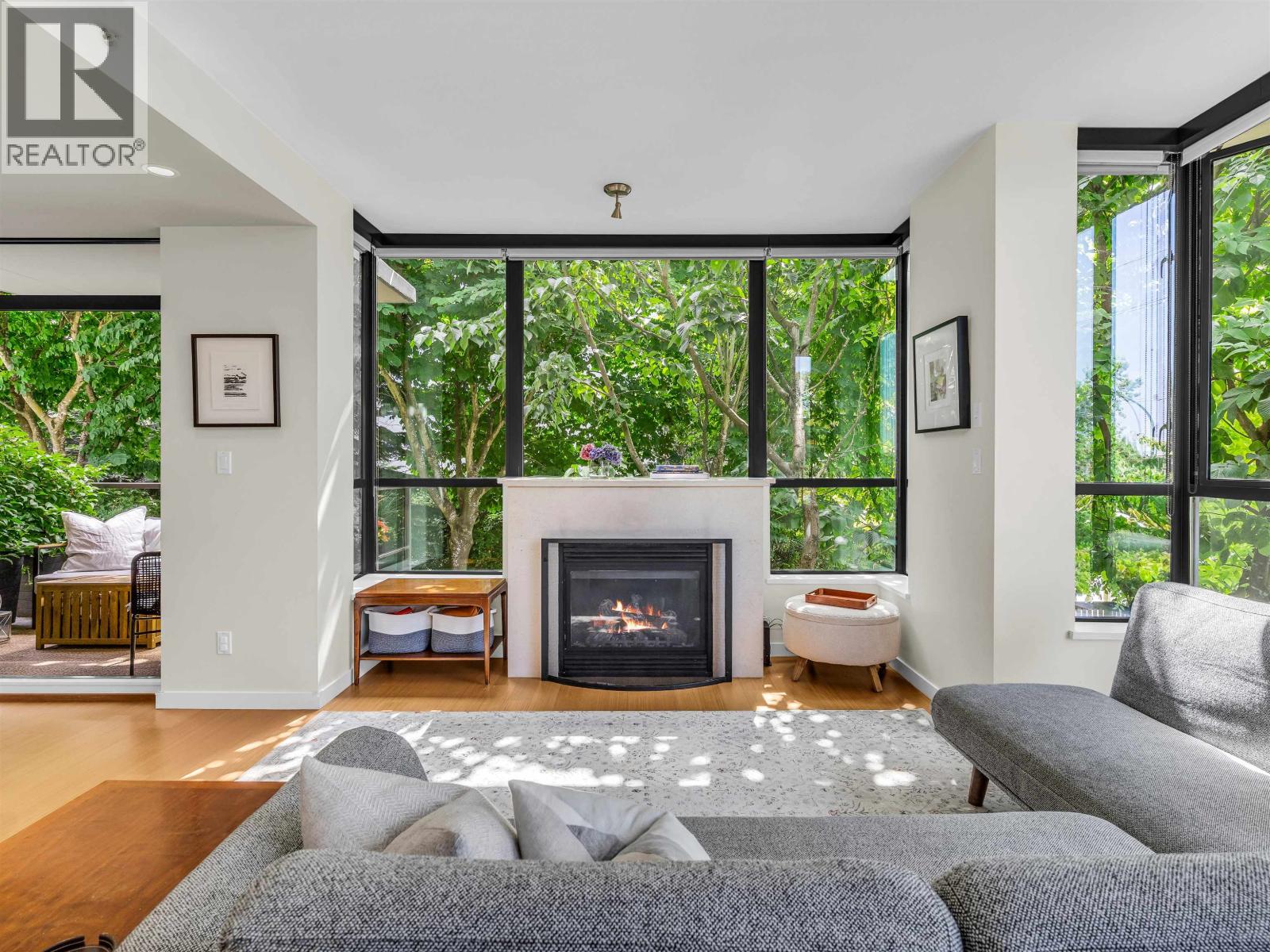 180 W 6th Street, North Vancouver, British Columbia  V7M 2M2 - Photo 3 - R3040798