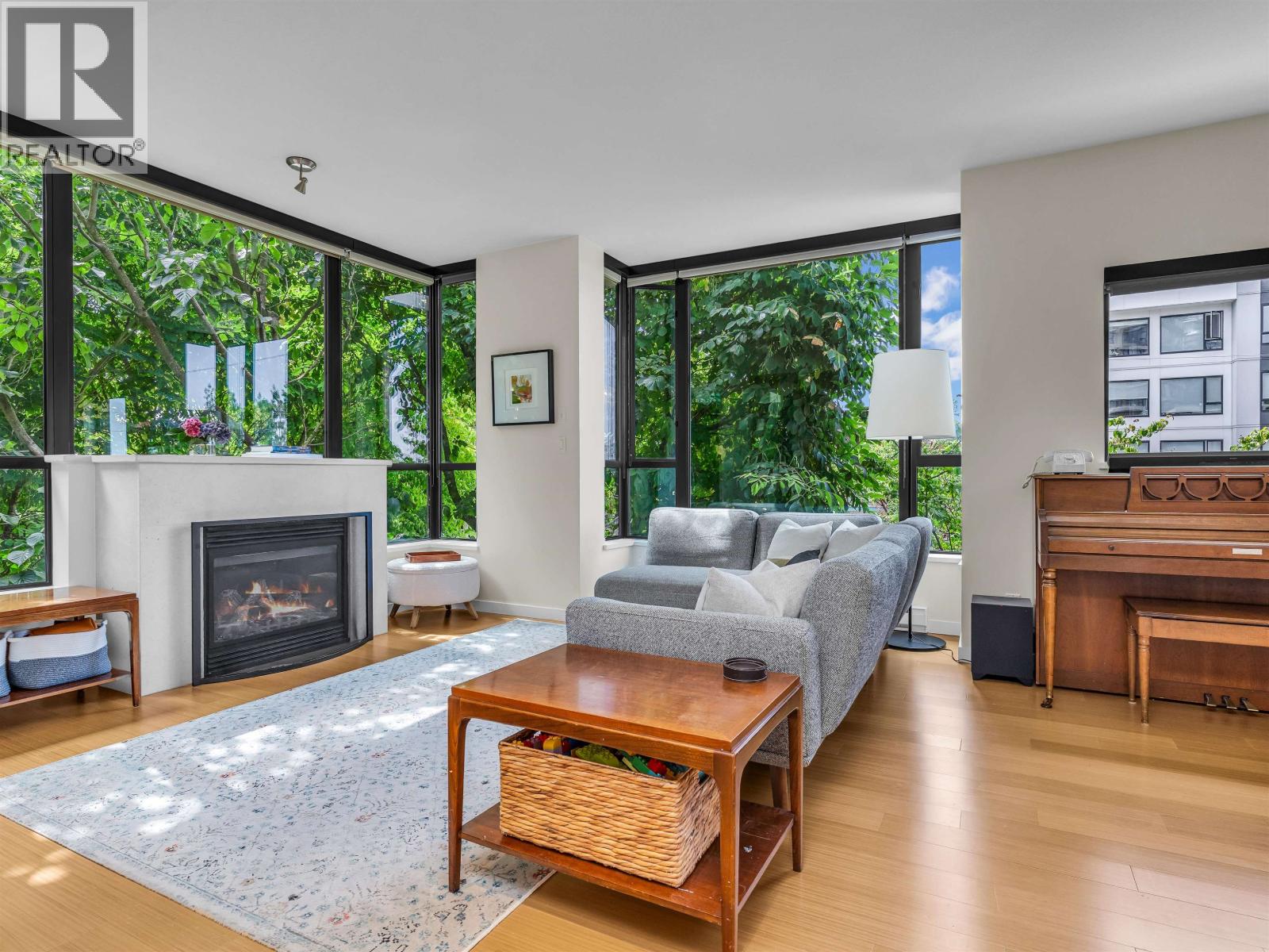 180 W 6TH STREET, North Vancouver, British Columbia
