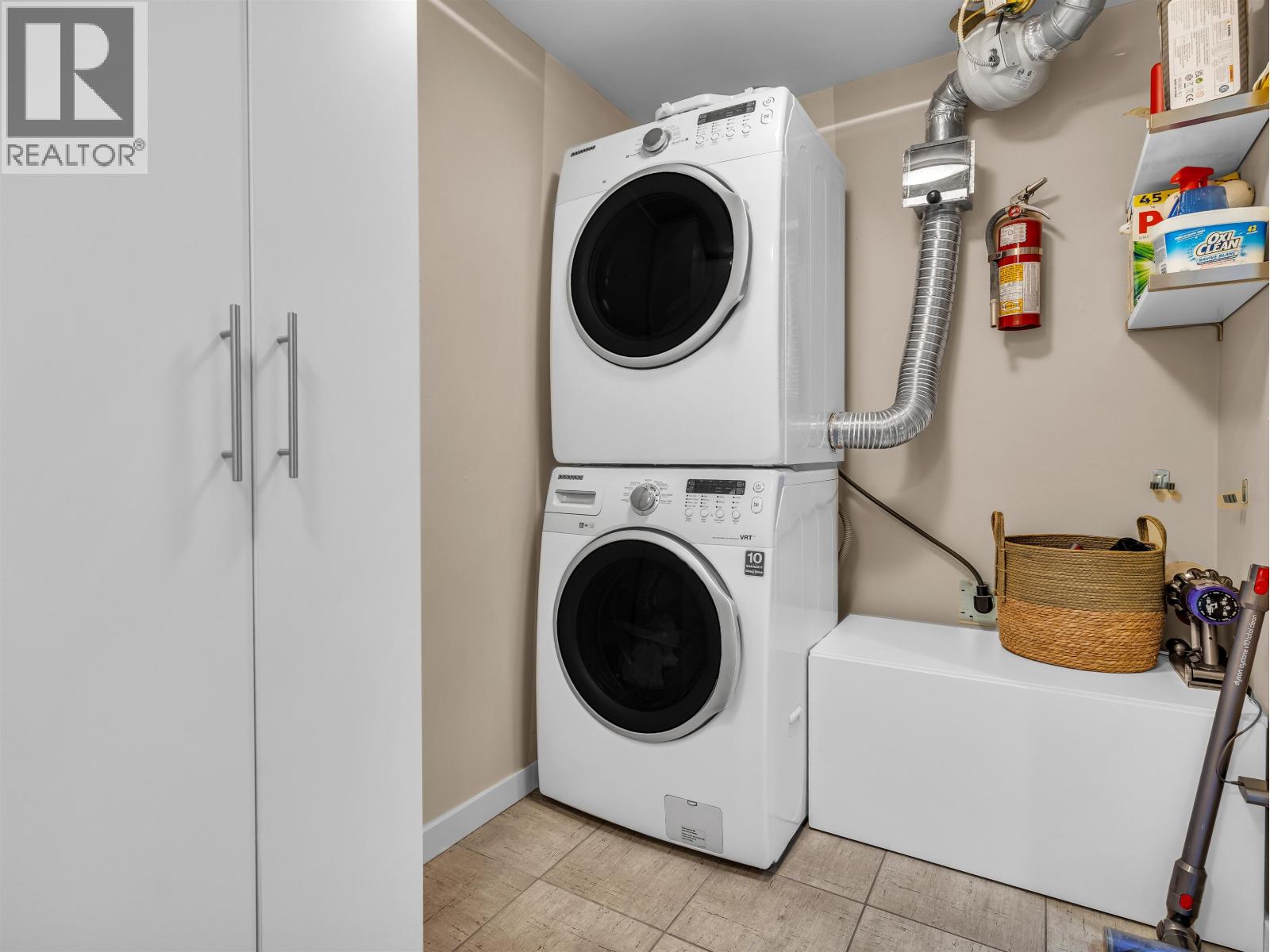 180 W 6th Street, North Vancouver, British Columbia  V7M 2M2 - Photo 25 - R3040798