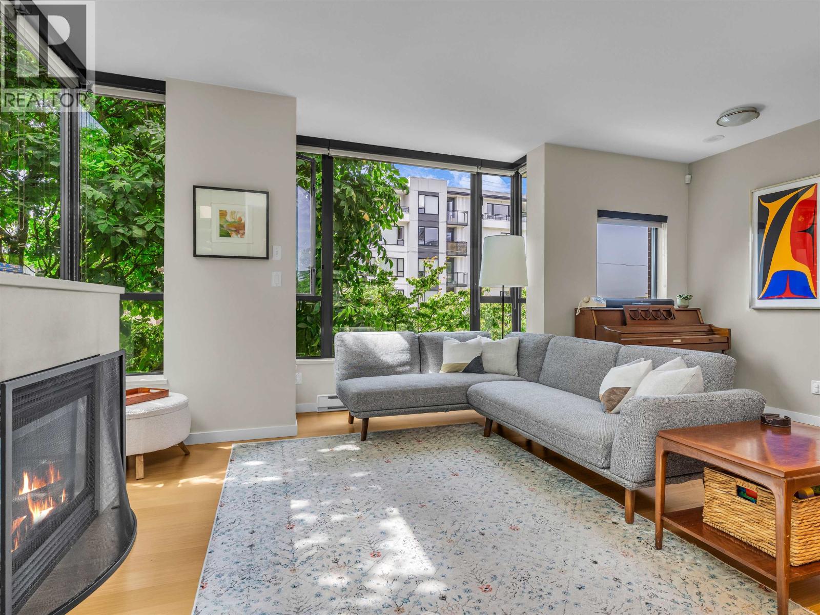 180 W 6th Street, North Vancouver, British Columbia  V7M 2M2 - Photo 4 - R3040798