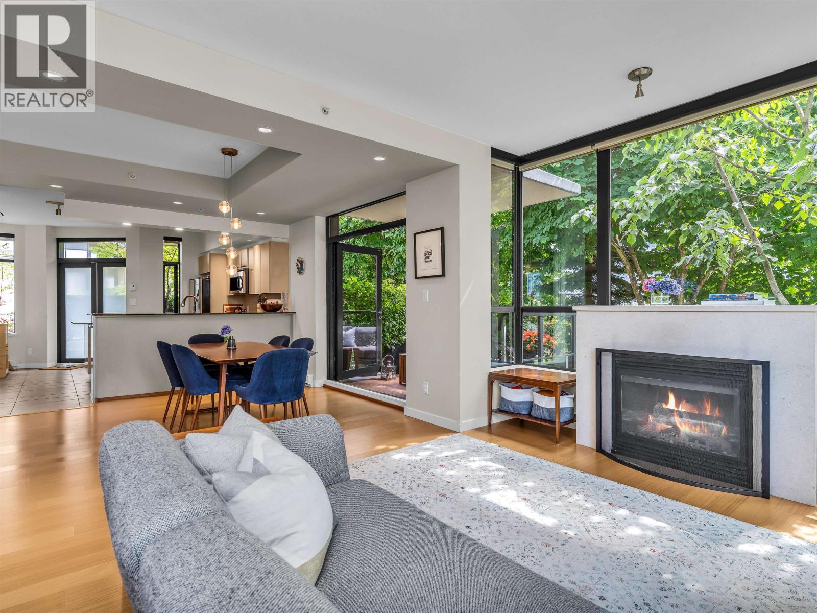 180 W 6th Street, North Vancouver, British Columbia  V7M 2M2 - Photo 5 - R3040798