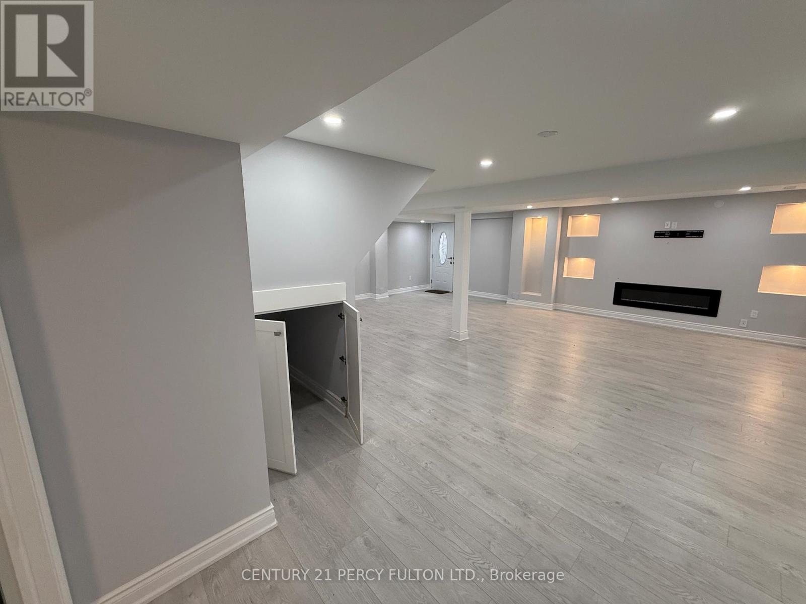 932 Schaeffer Outlook, Newmarket, Ontario  L3X 1V9 - Photo 3 - N12365661