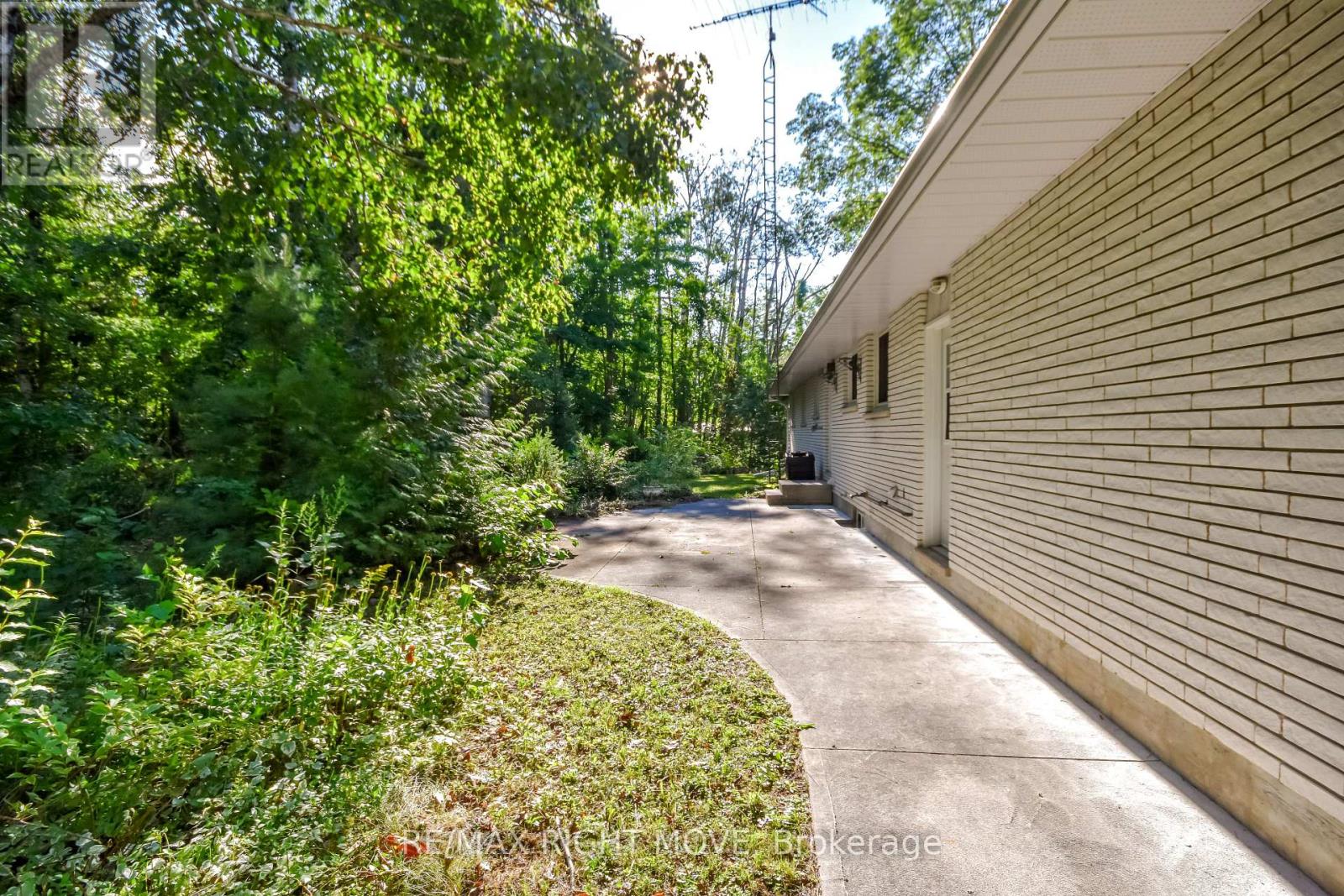 1781 Mt. St. Louis Road E, Oro-Medonte, Ontario  L0K 1E0 - Photo 38 - S12365952