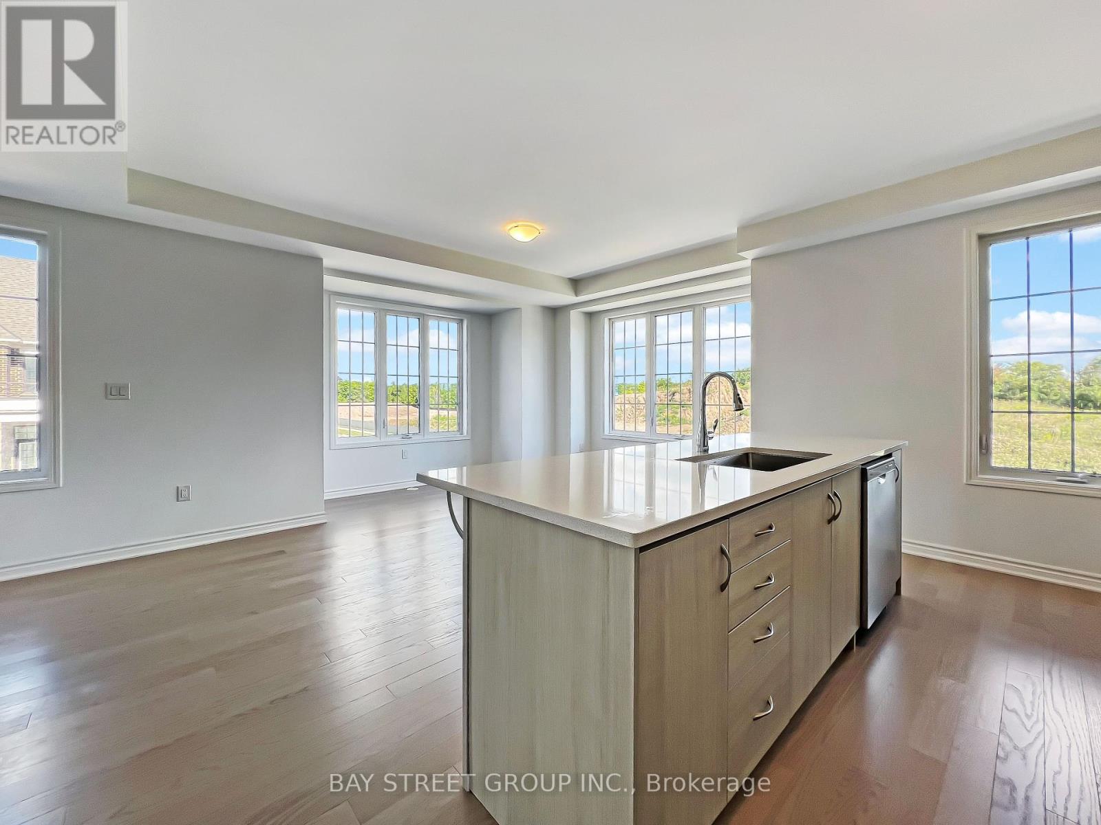 1336 Ripplewood Avenue, Oakville, Ontario  L6M 5P1 - Photo 3 - W12365948