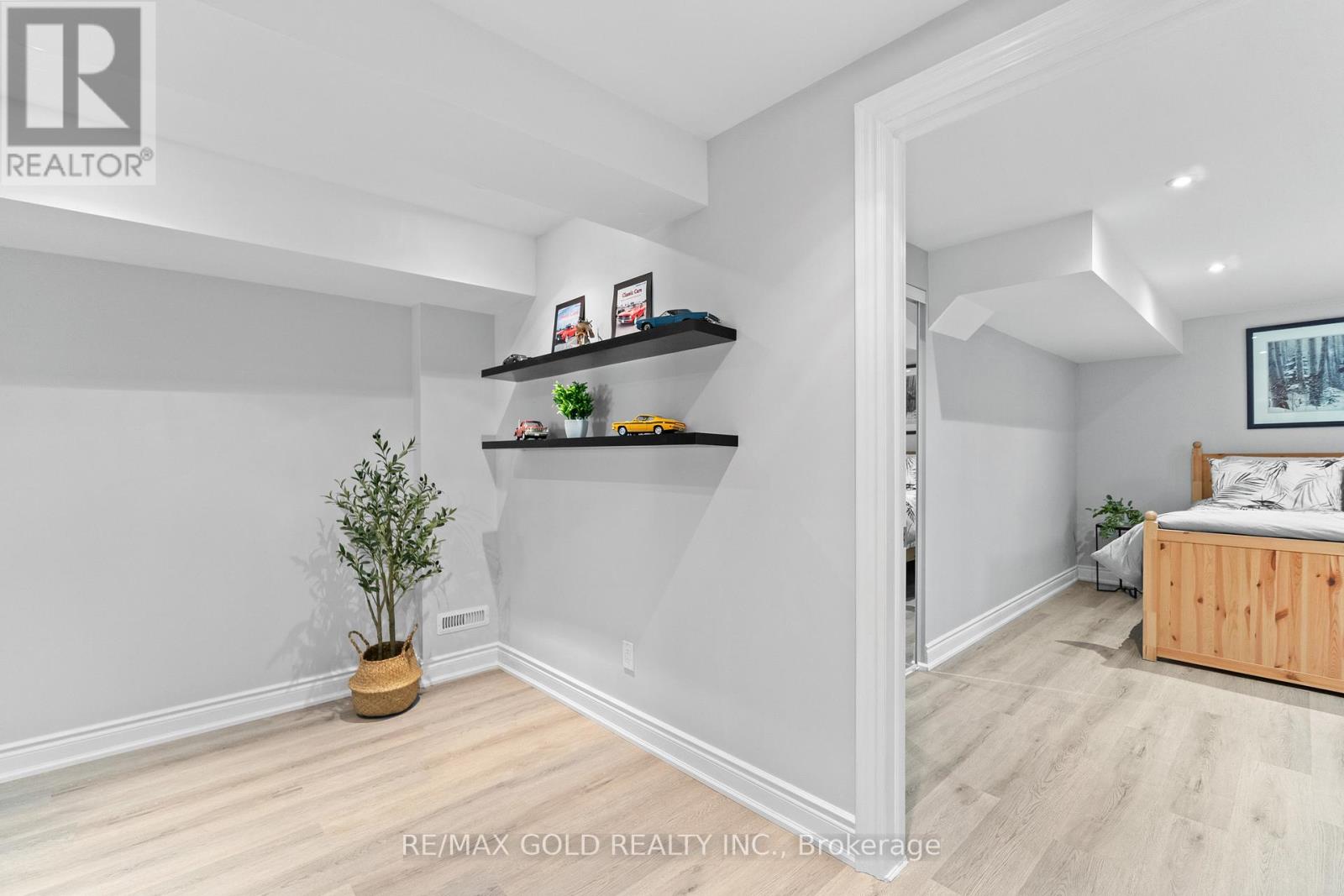 36 Slipneedle Street, Brampton, Ontario  L6S 6L5 - Photo 37 - W12365954
