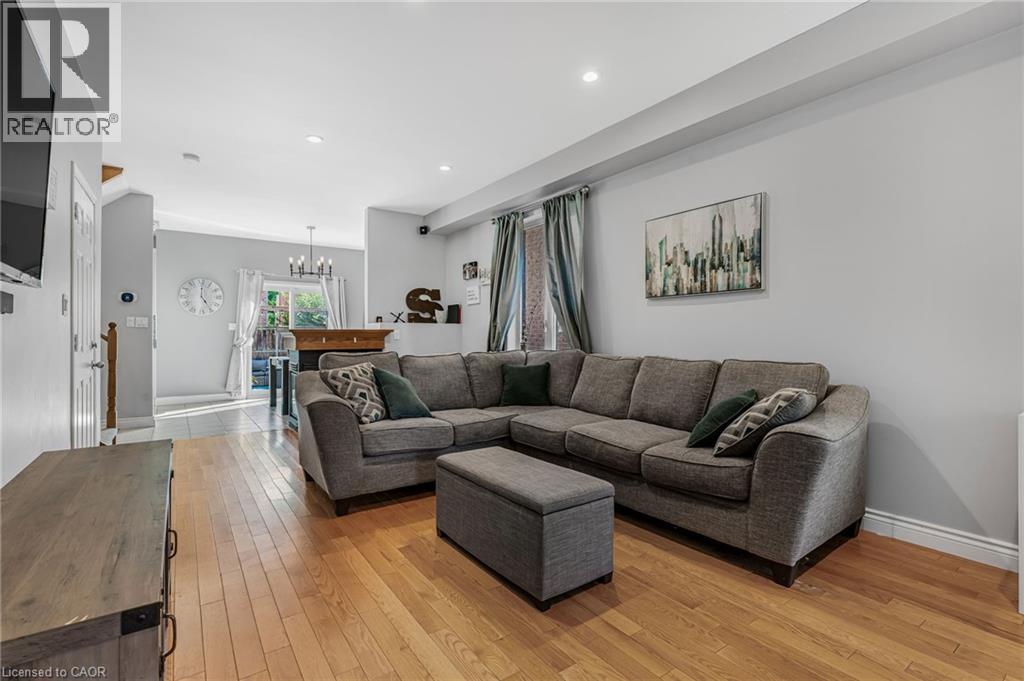 117 Glenmeadow Crescent, Stoney Creek, Ontario  L8E 6C1 - Photo 3 - 40763531