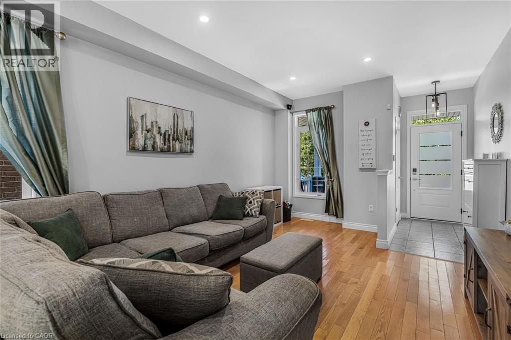 117 Glenmeadow Crescent, Stoney Creek, Ontario  L8E 6C1 - Photo 4 - 40763531