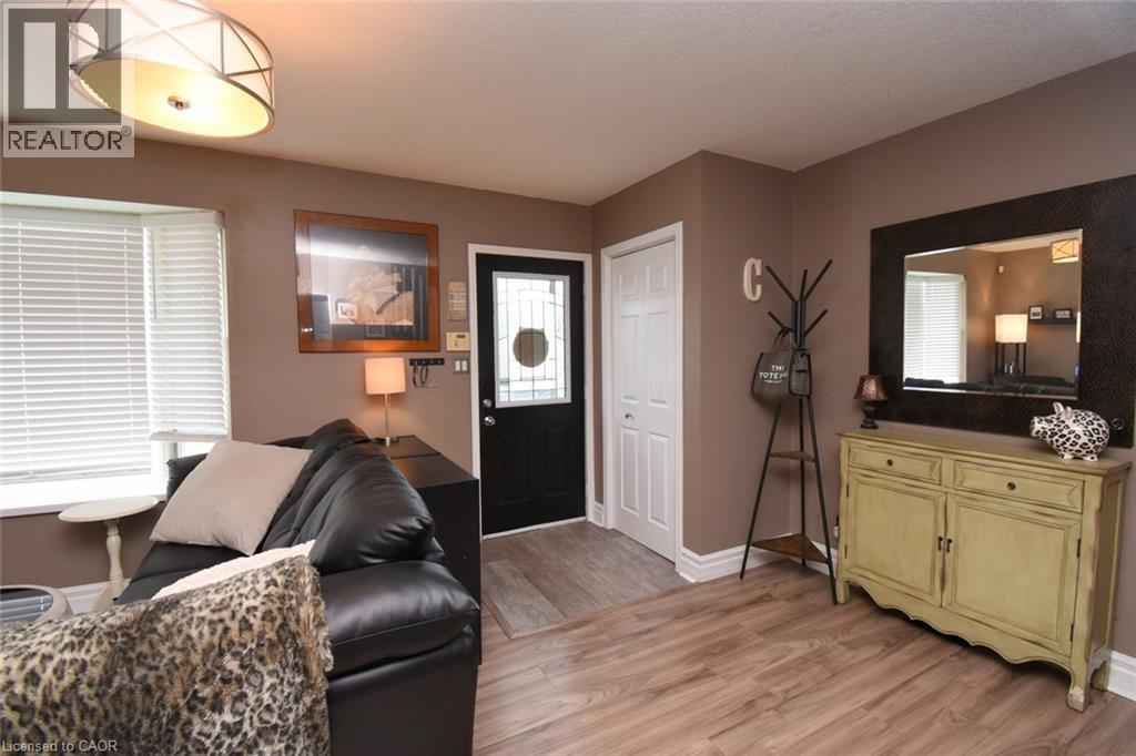 8 East 31st Street, Hamilton, Ontario  L8V 3N7 - Photo 4 - 40763257