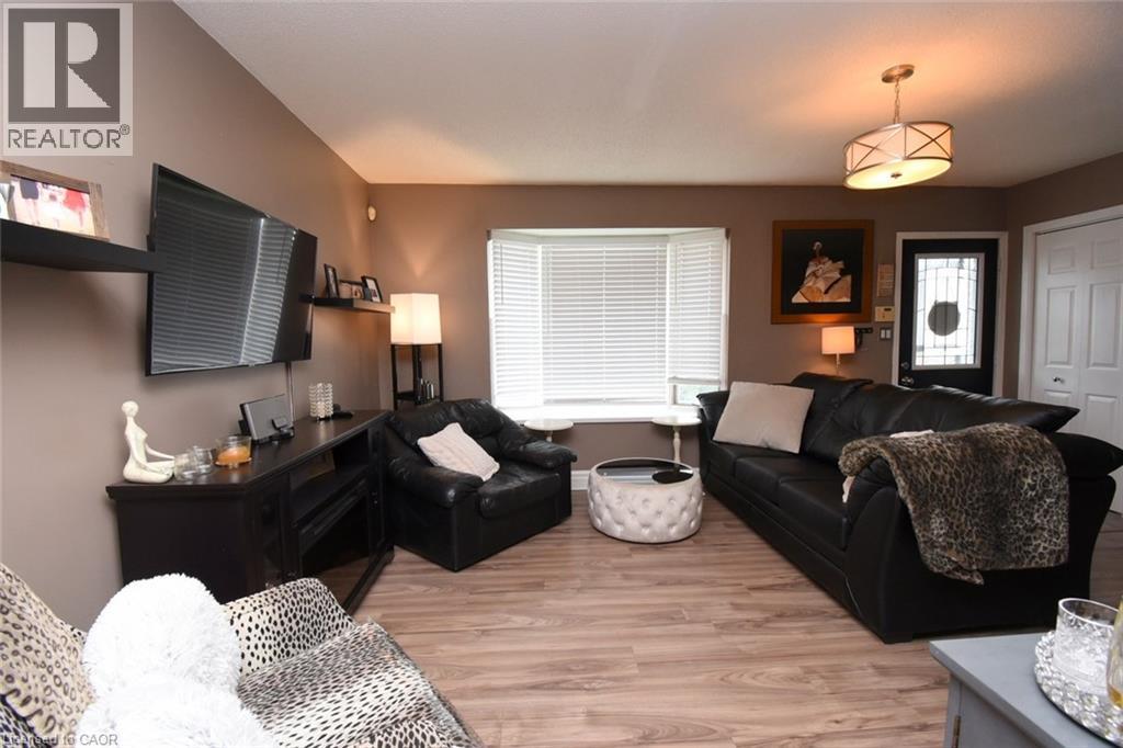 8 East 31st Street, Hamilton, Ontario  L8V 3N7 - Photo 7 - 40763257