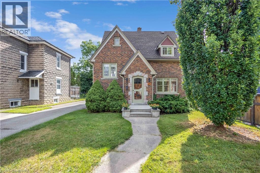 25 BROADWAY Street E, Paris, Ontario