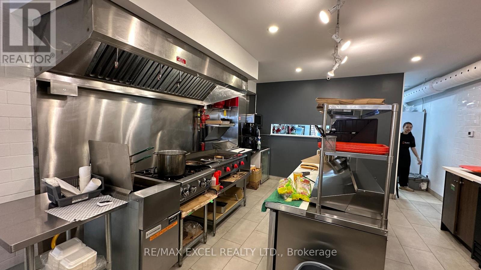 467 Danforth Avenue, Toronto, Ontario  M4K 1P1 - Photo 4 - E12366020