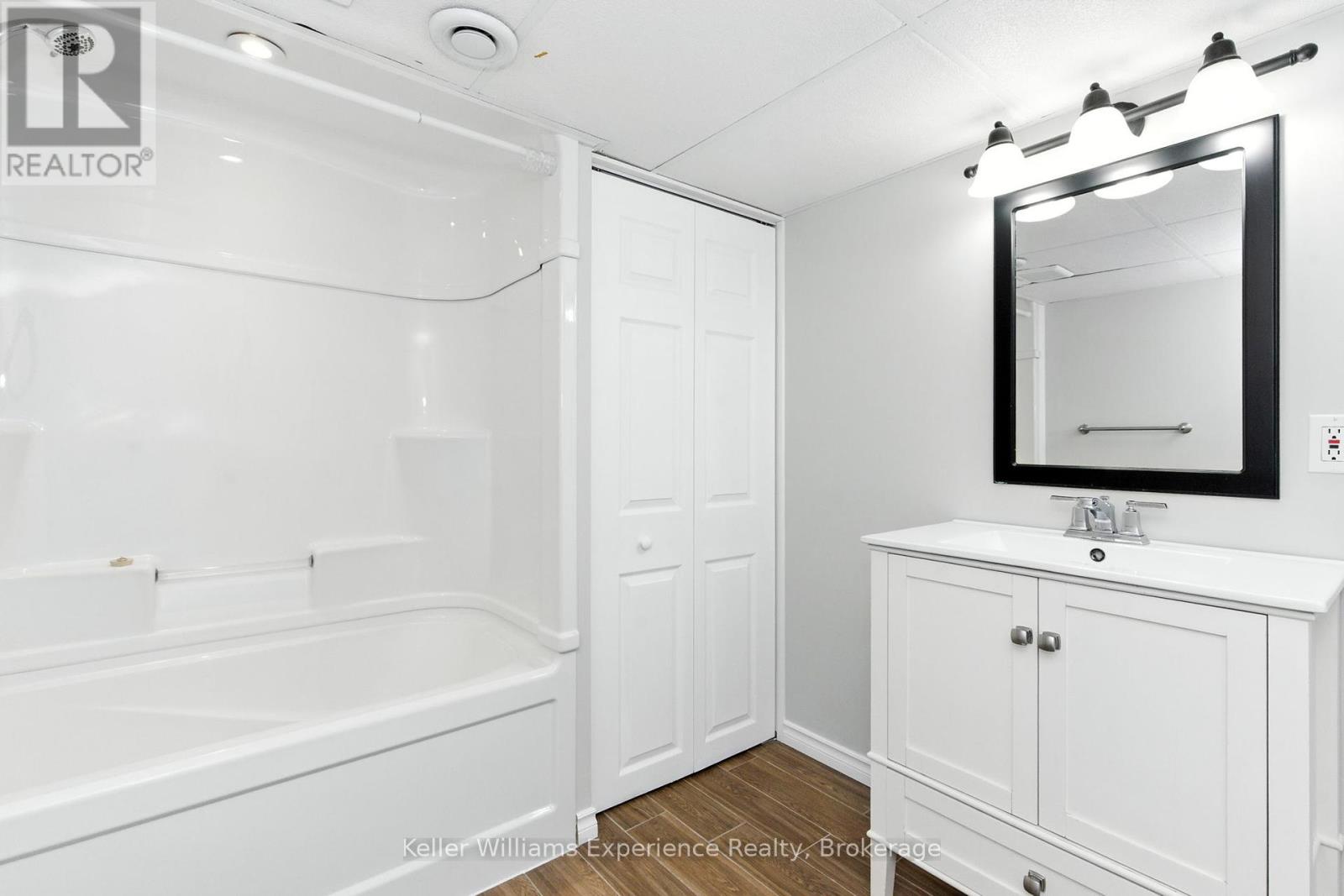 144 Bay Street, Tay, Ontario  L0K 2A0 - Photo 28 - S12366137