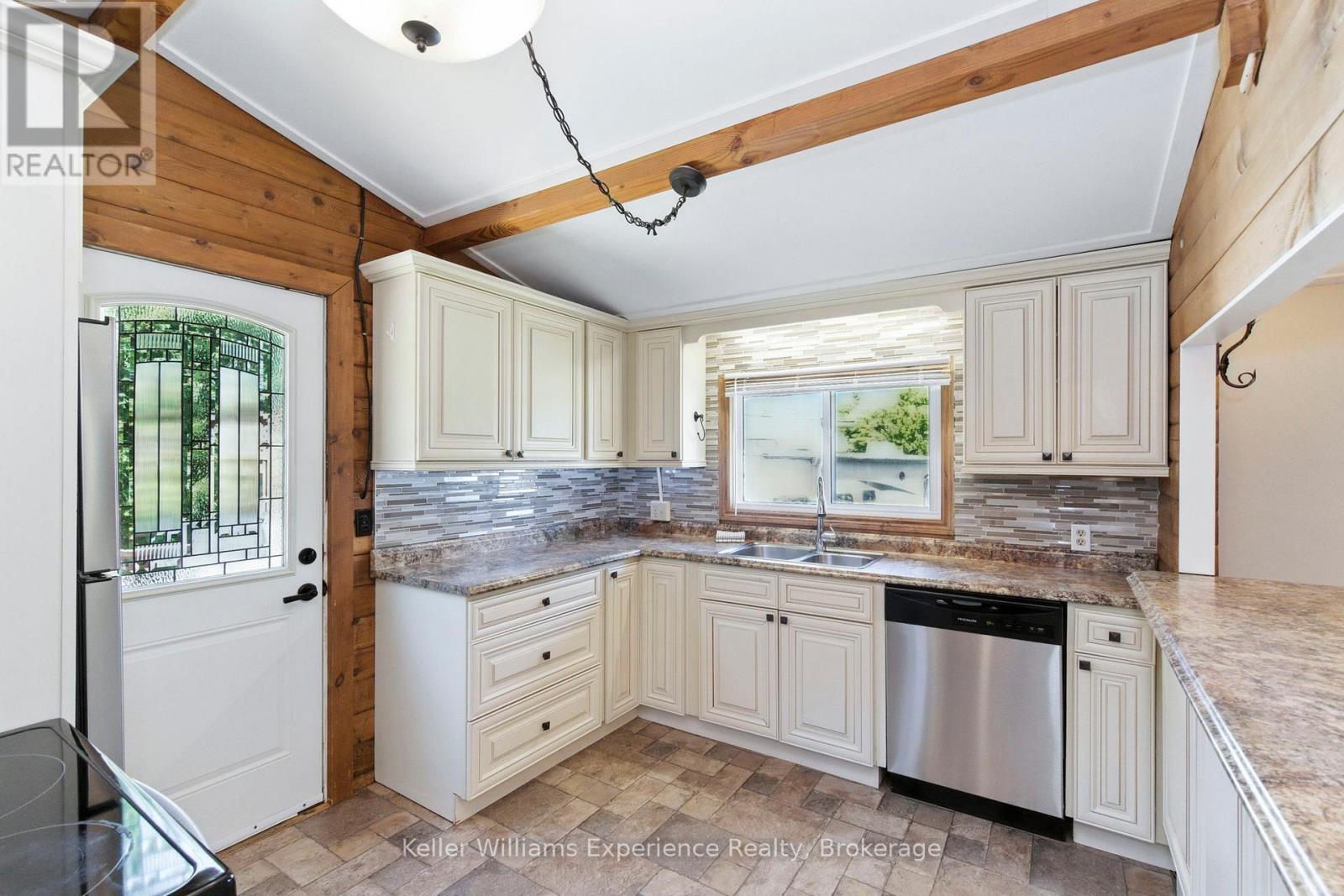 144 Bay Street, Tay, Ontario  L0K 2A0 - Photo 7 - S12366137