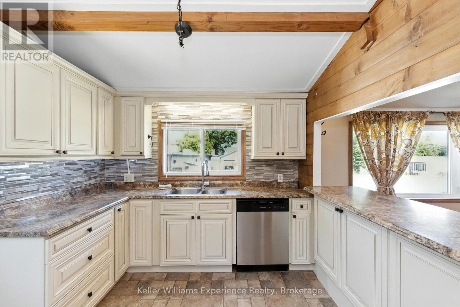 144 Bay Street, Tay, Ontario  L0K 2A0 - Photo 8 - S12366137