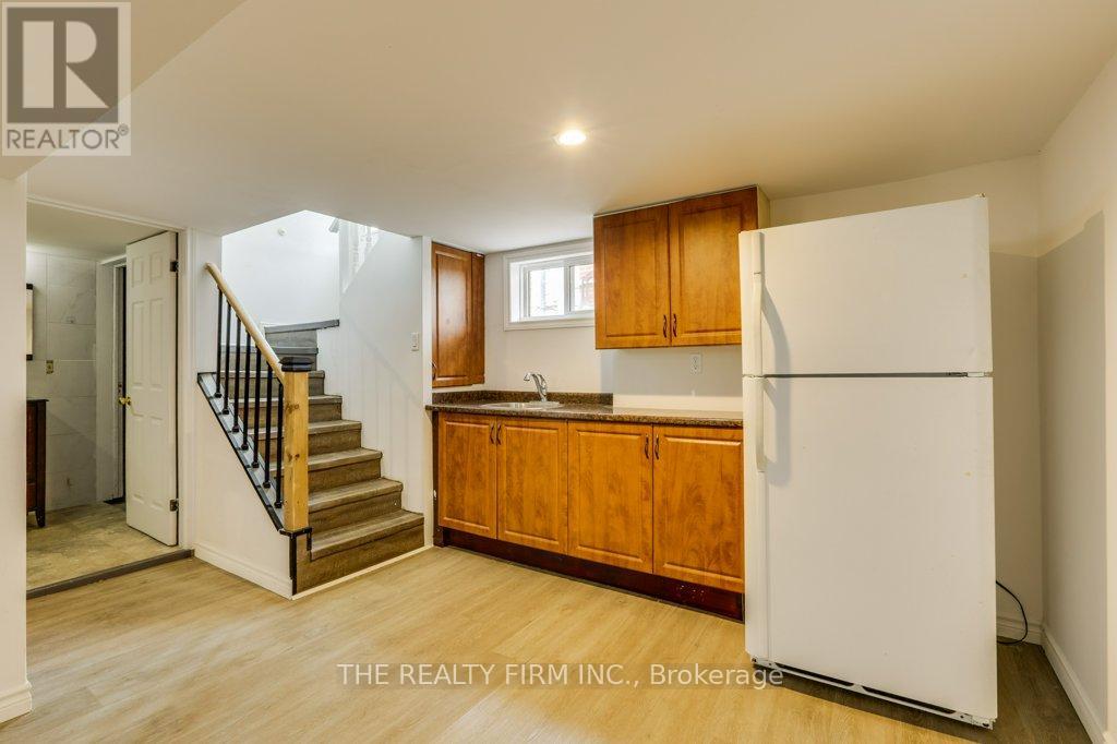 520 Highbury Avenue N, London East, Ontario  N5W 4K7 - Photo 24 - X12366124