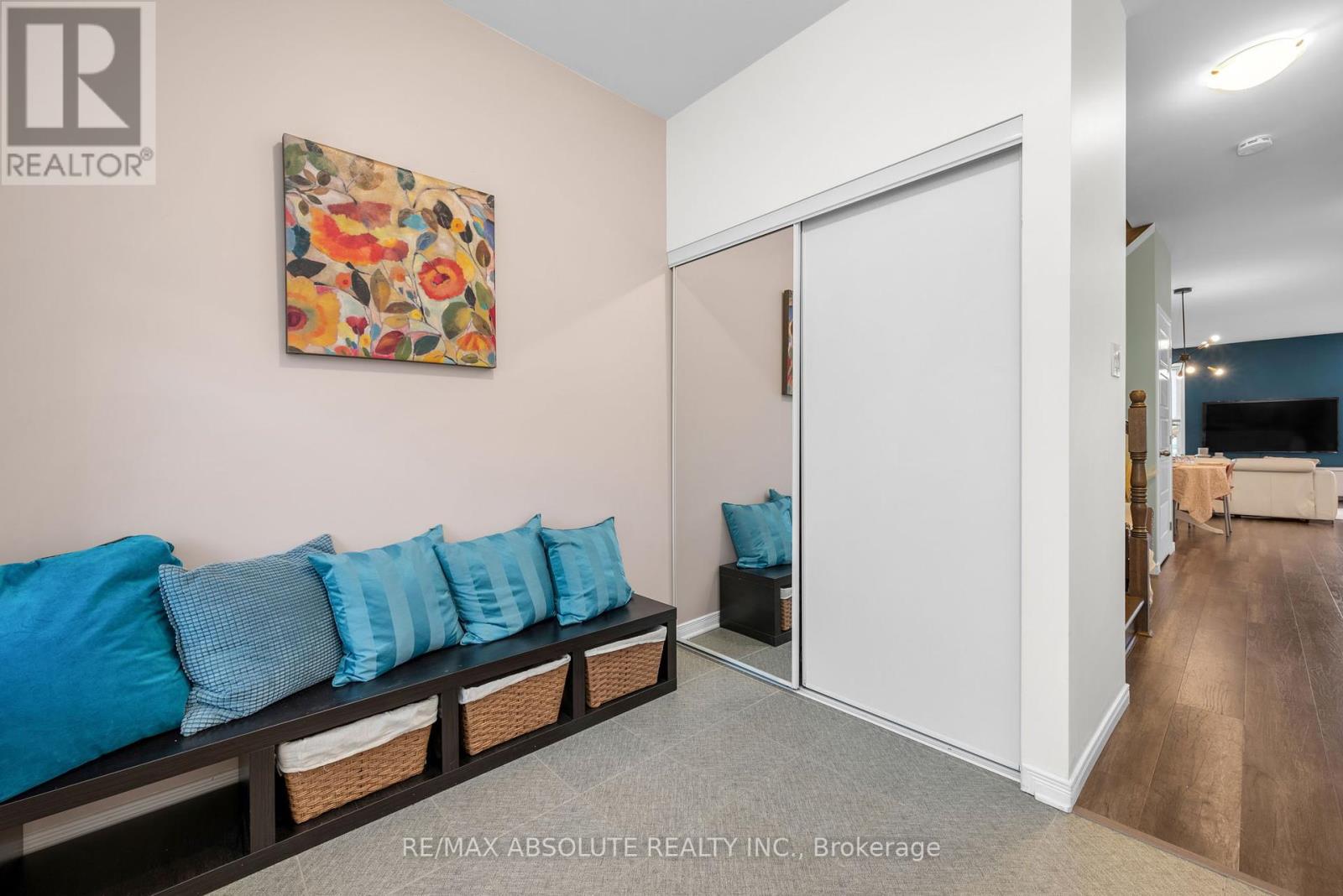 302 Haliburton Heights, Ottawa, Ontario  K2S 1S3 - Photo 3 - X12366128