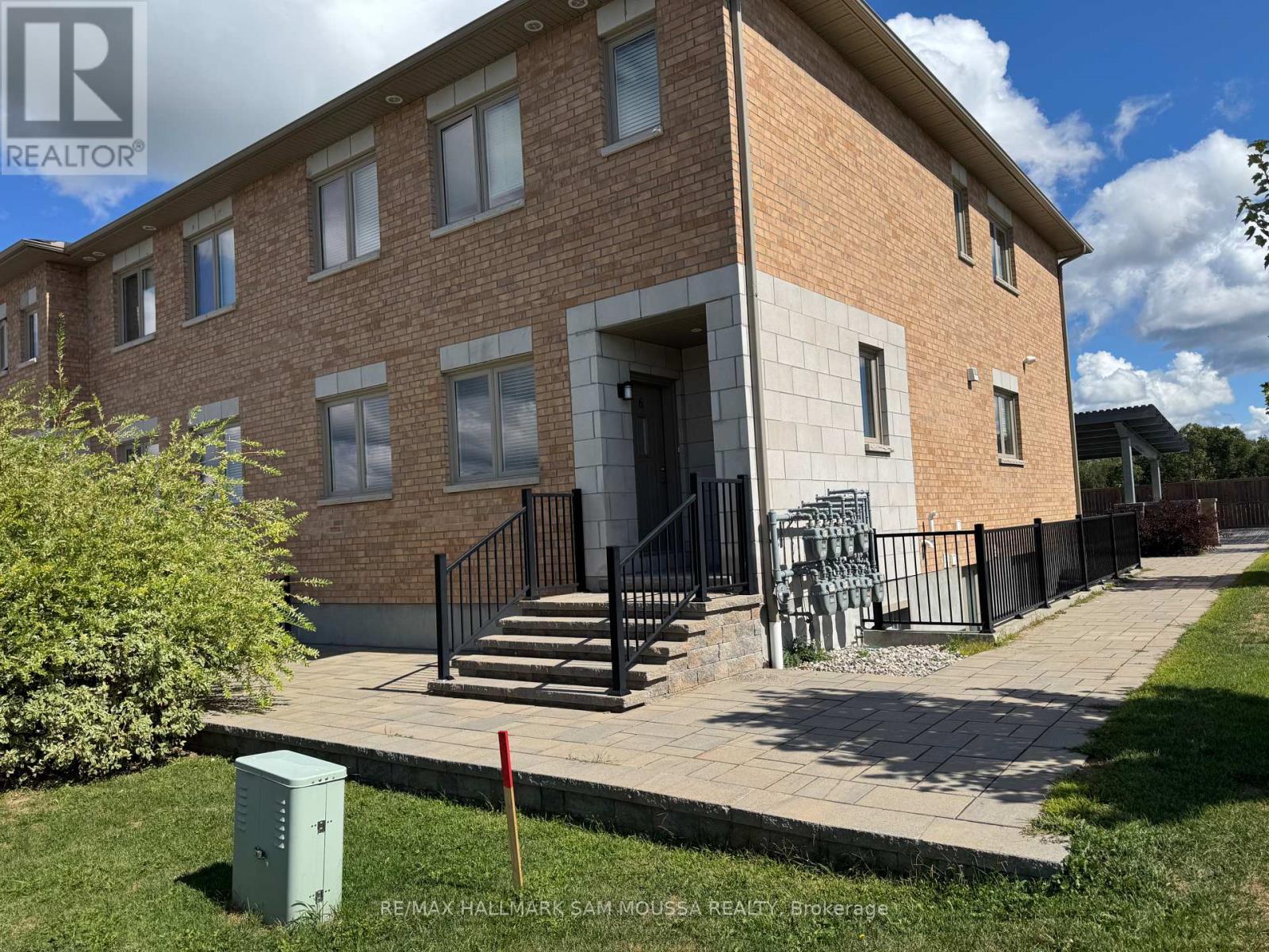 6 - 39 Senators Gate Drive, Perth, Ontario  K7H 0B5 - Photo 2 - X12366133