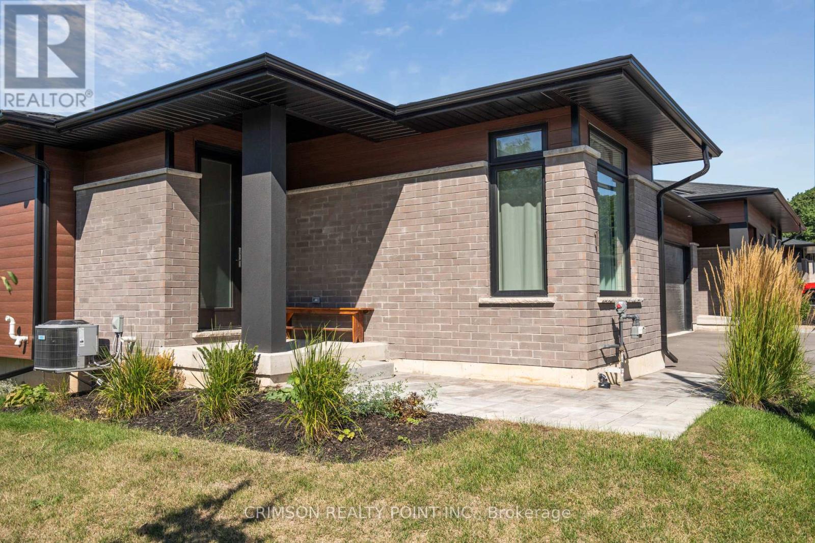 1 - 300 Richmond Street, Thorold, Ontario  L2V 5B9 - Photo 2 - X12366016