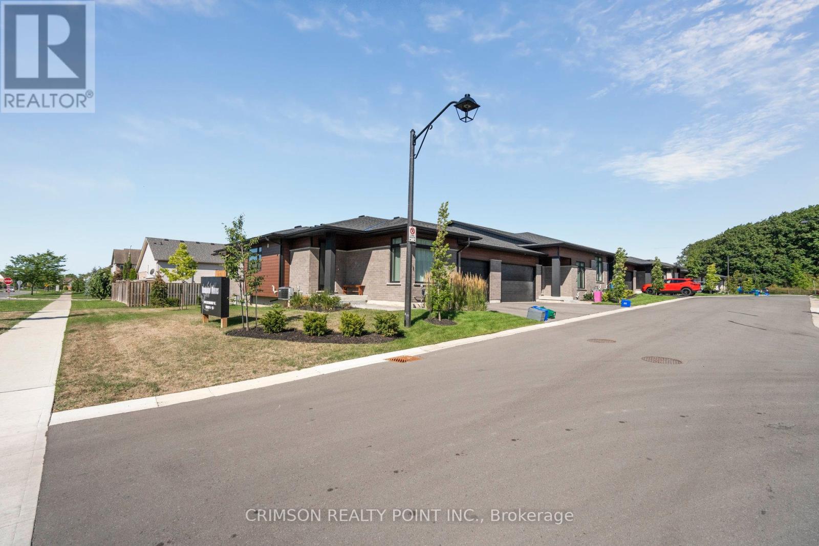 1 - 300 Richmond Street, Thorold, Ontario  L2V 5B9 - Photo 4 - X12366016
