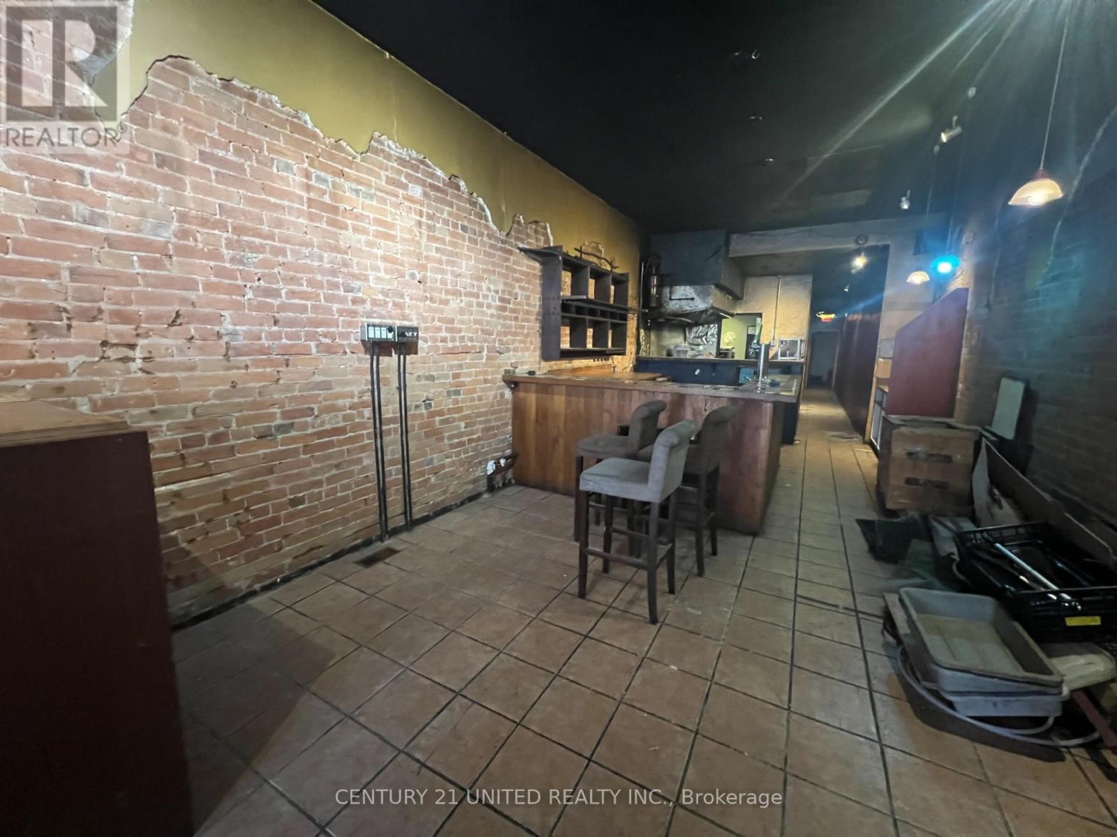 170 Charlotte Street, Peterborough, Ontario  K9J 2T8 - Photo 5 - X12366036