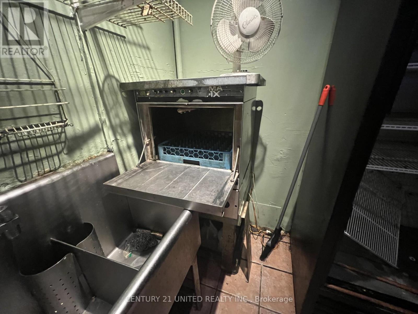 170 Charlotte Street, Peterborough, Ontario  K9J 2T8 - Photo 9 - X12366036