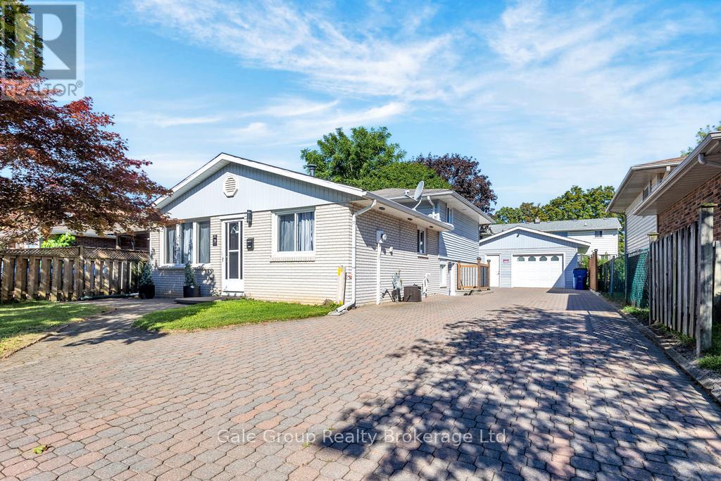 79 St Anthony Street, Chatham-Kent, Ontario  N7M 3Y2 - Photo 1 - X12366110