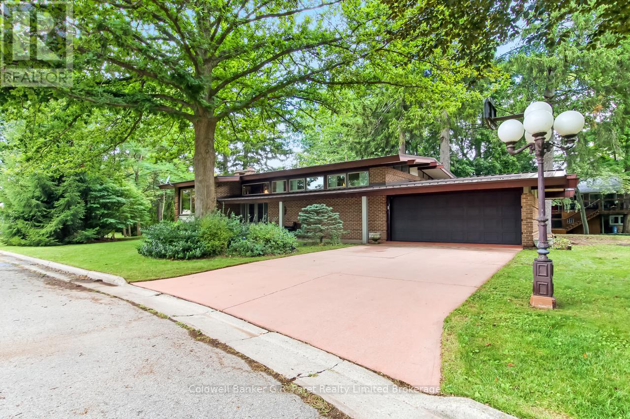 7 & 9 Lisgar Court, Tillsonburg, Ontario  N4G 1N6 - Photo 2 - X12366135