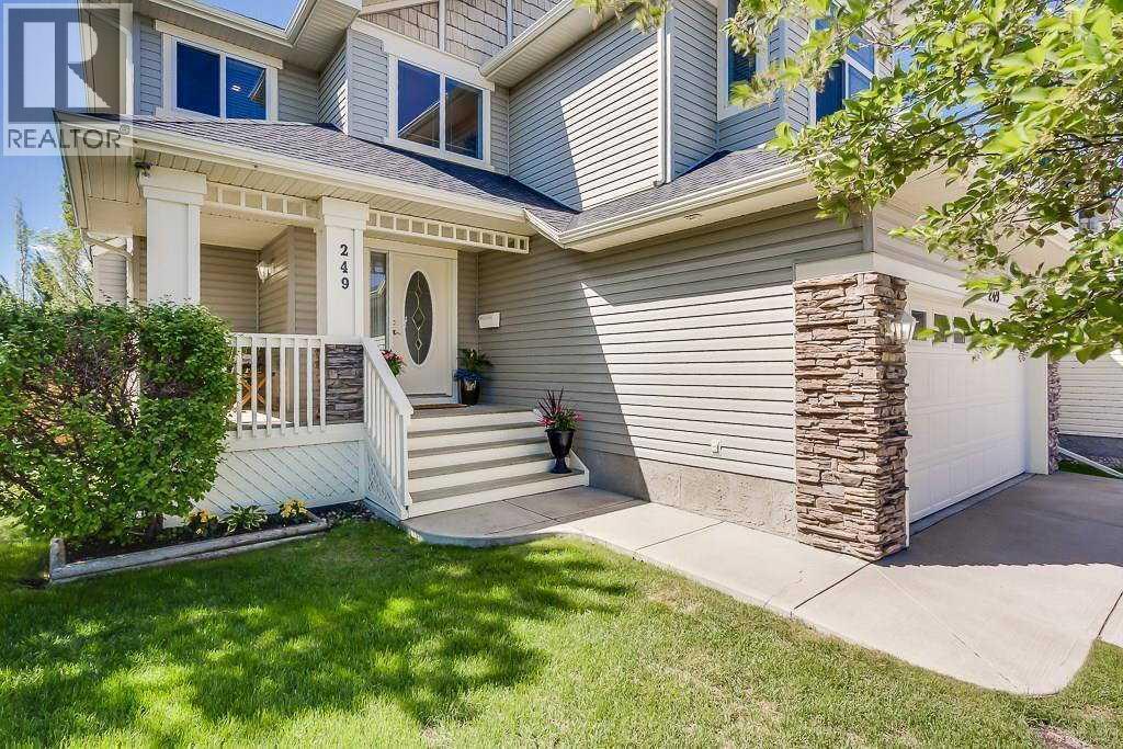 249 West Lakeview Place, Chestermere, Alberta  T1X 1K4 - Photo 2 - A2242219