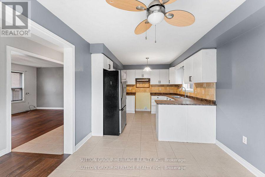 34 Ball Crescent, Whitby, Ontario  L1P 1W6 - Photo 11 - E12366143